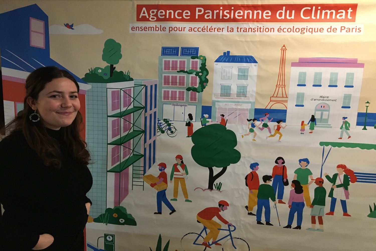 Justine BICHON dans les locaux de l’agence © Globe Reporters