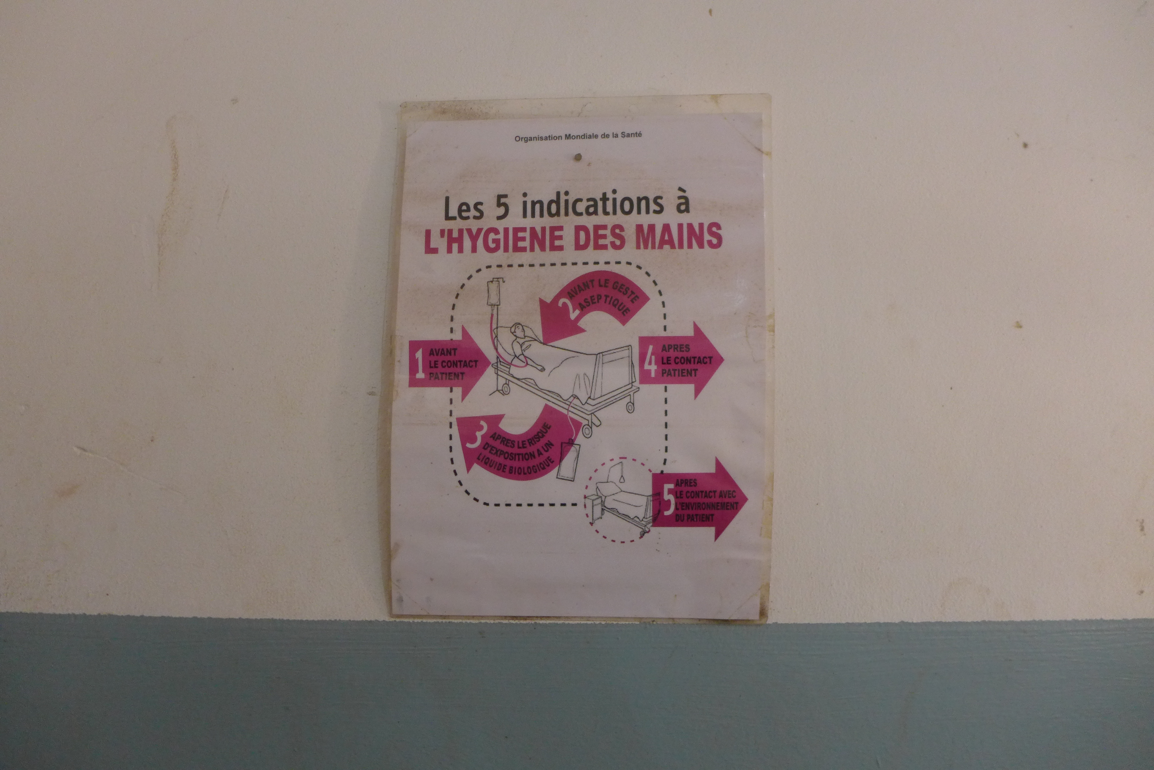 A l’intérieur du service des urgences de l’hôpital régional de Boké.