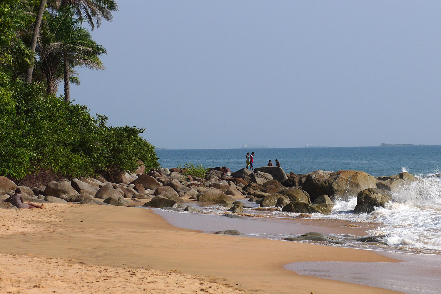 Sur la plage de l’île de Roume.