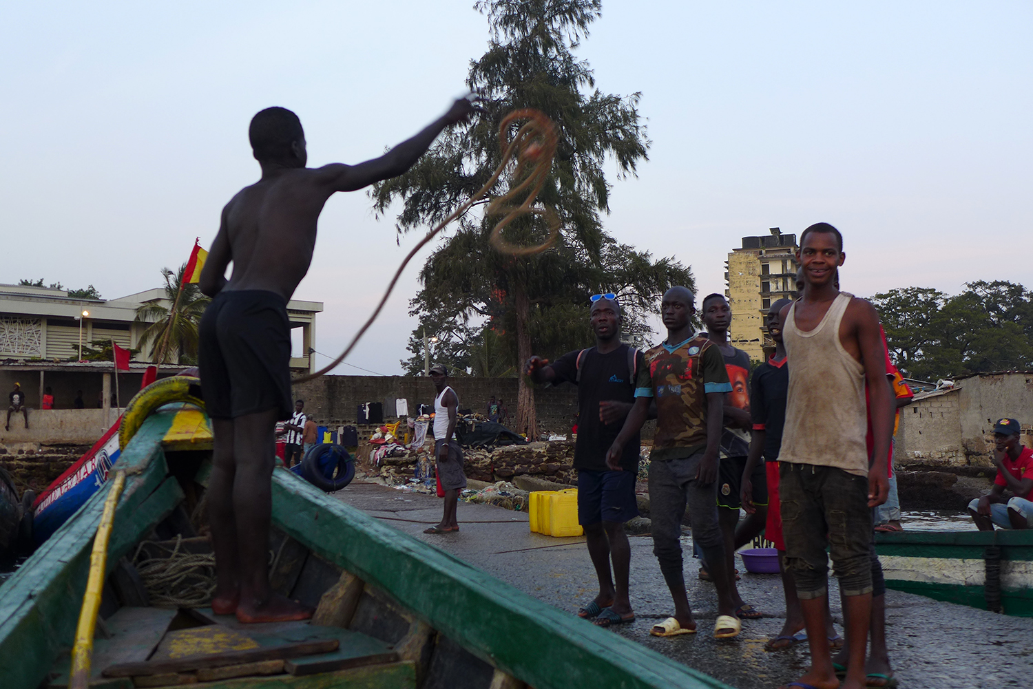 De retour à Conakry après un dimanche d’embruns, de sable et de soleil.