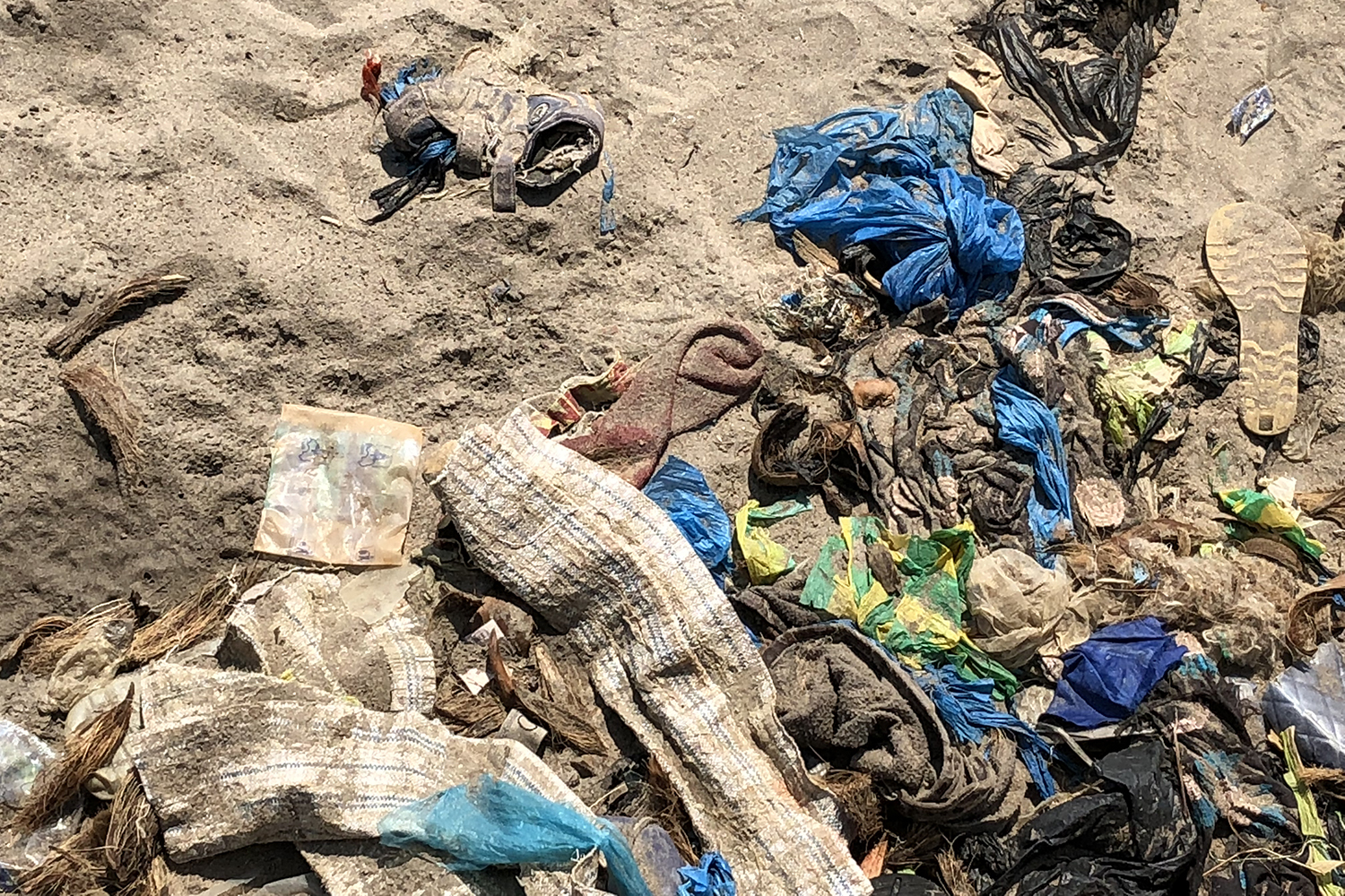 La plage de Boulbinet à l’extrémité de la presqu’île de Conakry.