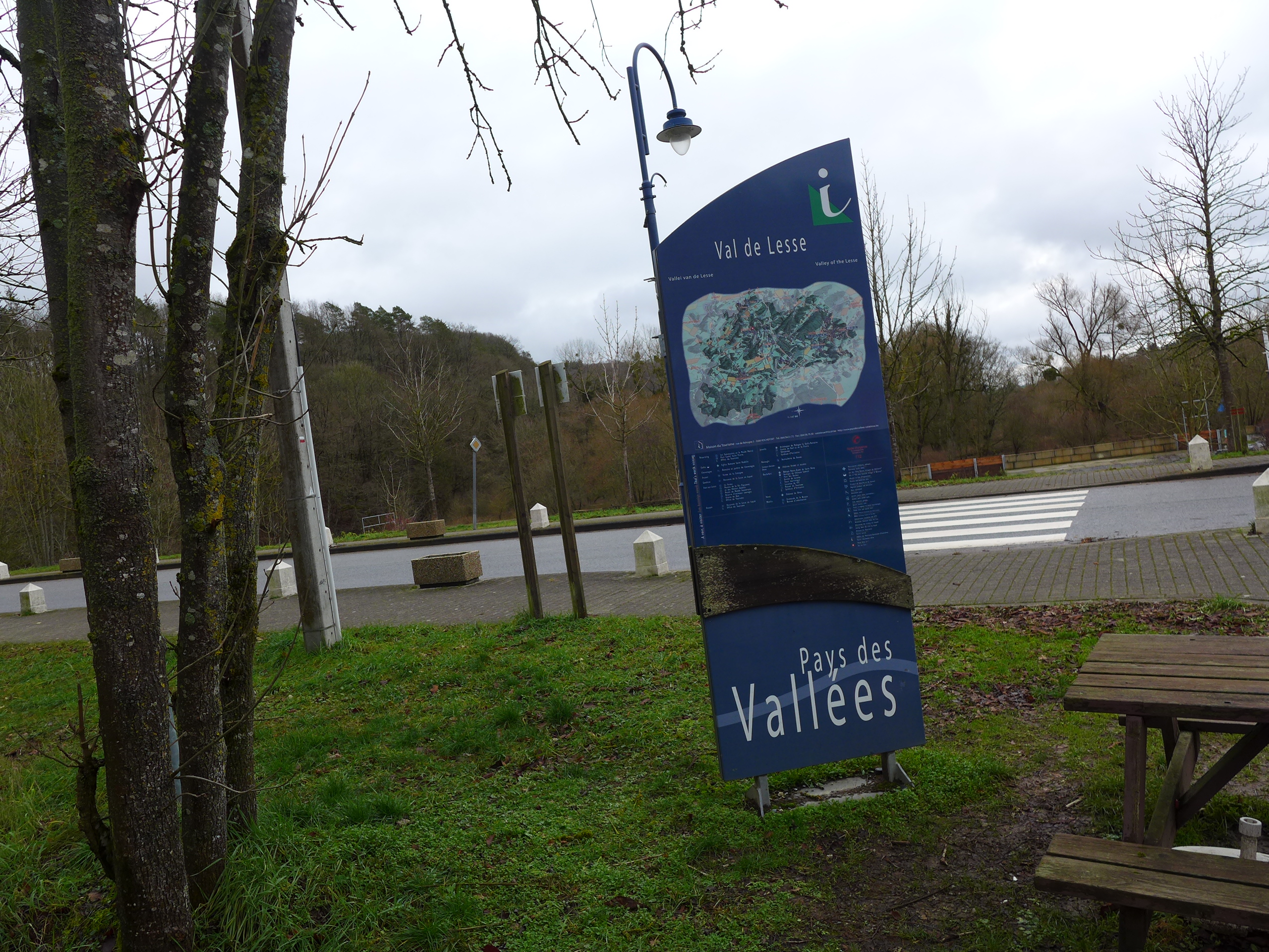 En attendant le train, notre envoyé spécial se promène aux alentours. La préservation de vie sauvage permet de développer un certain type de tourisme © Globe Reporters