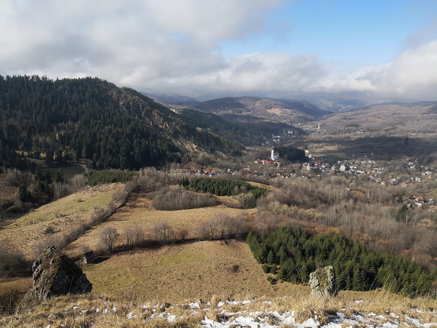 Vue de Roşia montana au retour de la mine © Globe Reporters