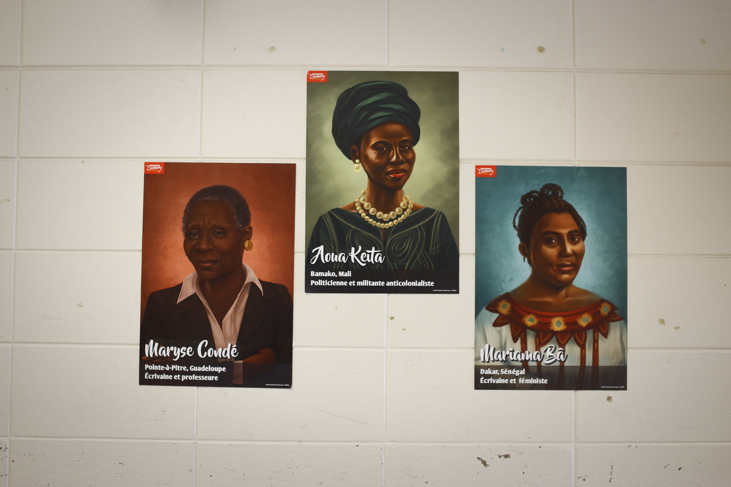 Le lycée fête le « Black History Month », le mois de l’histoire des Noirs, une commémoration annuelle dans tous les États-Unis, qui célèbre la diaspora africaine. Ici, des portraits de femmes noires francophones © Globe Reporters