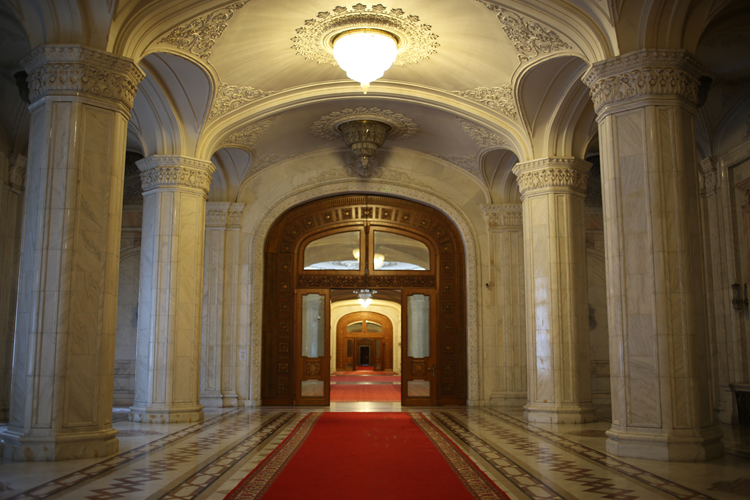 Les portes permettent de cloisonner la galerie pour faire des pièces plus 