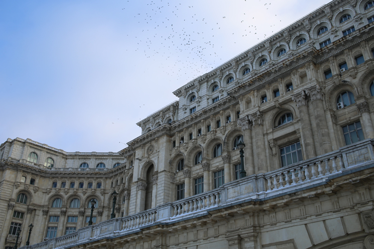 Un bout du palais photographié de l’extérieur