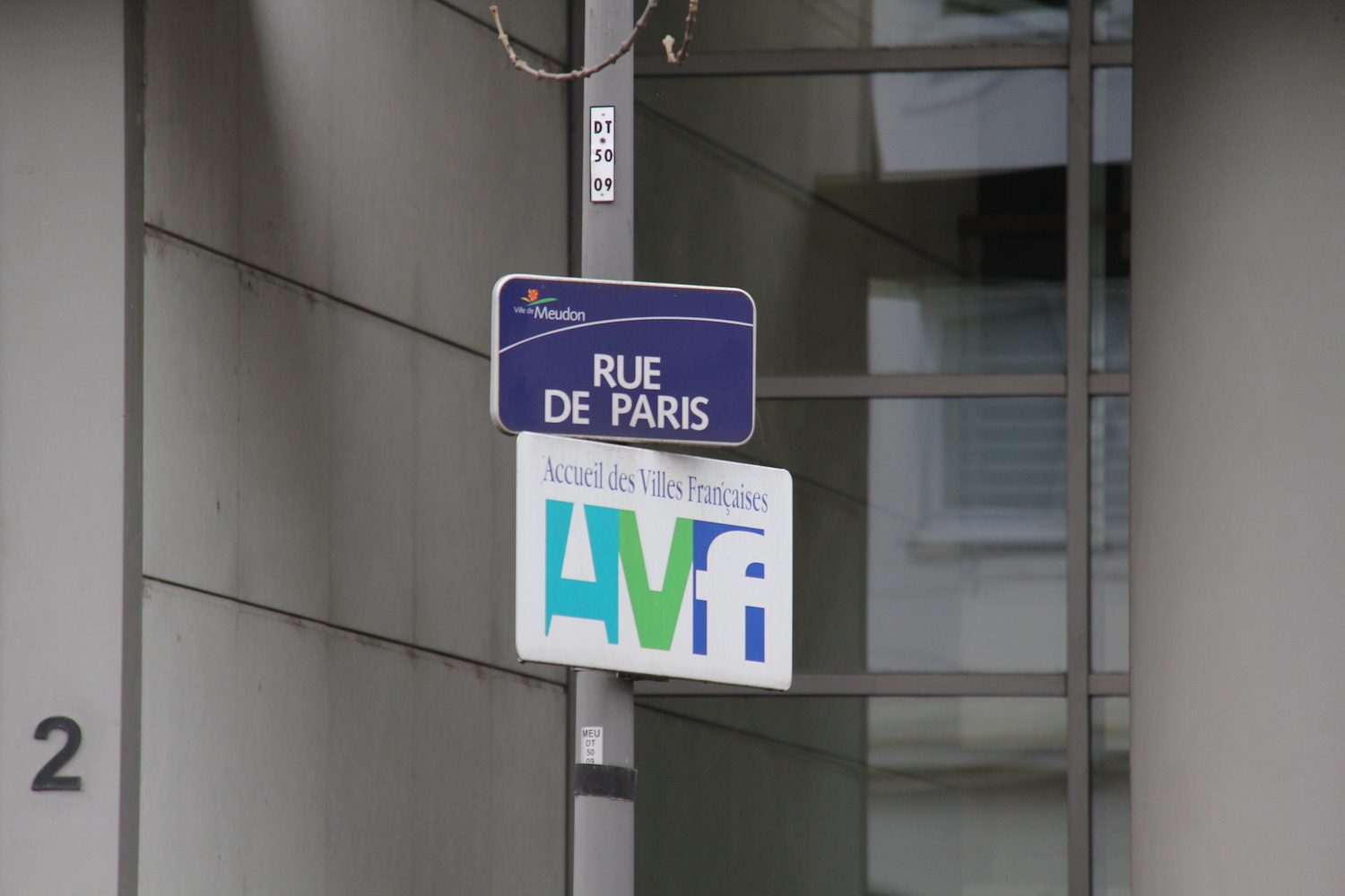 La rue de Paris où est située La Refile © Globe Reporters