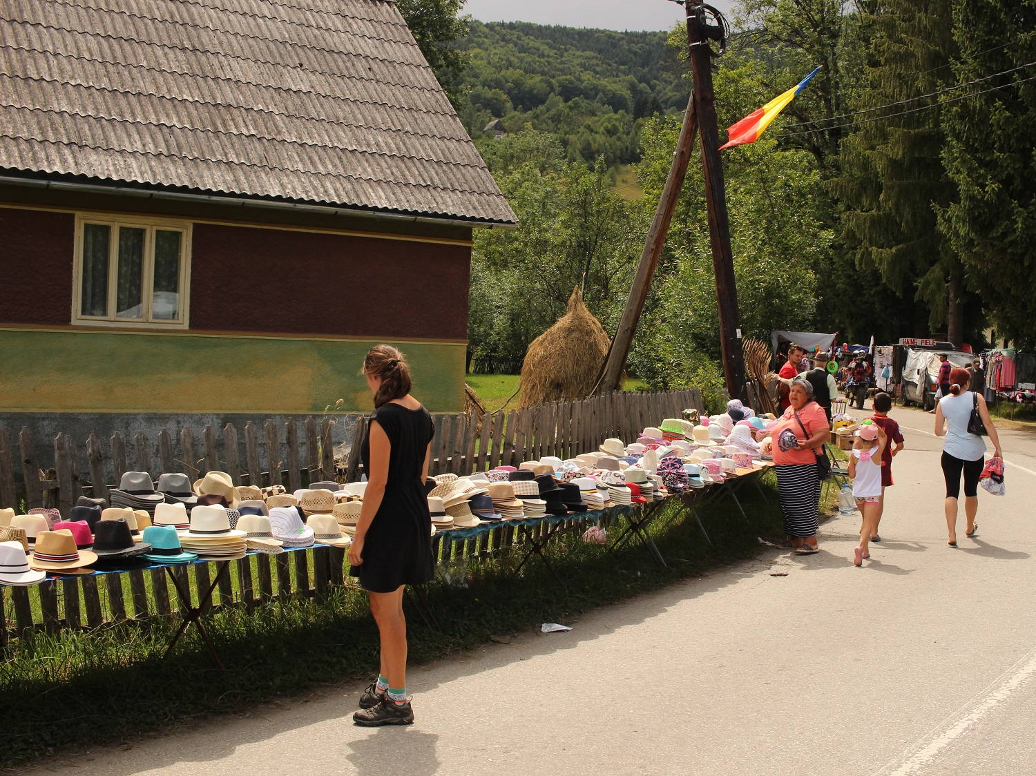 On y trouve aussi des stands, qui vendent toutes sortes de choses (Photo La bande à Cocasse)