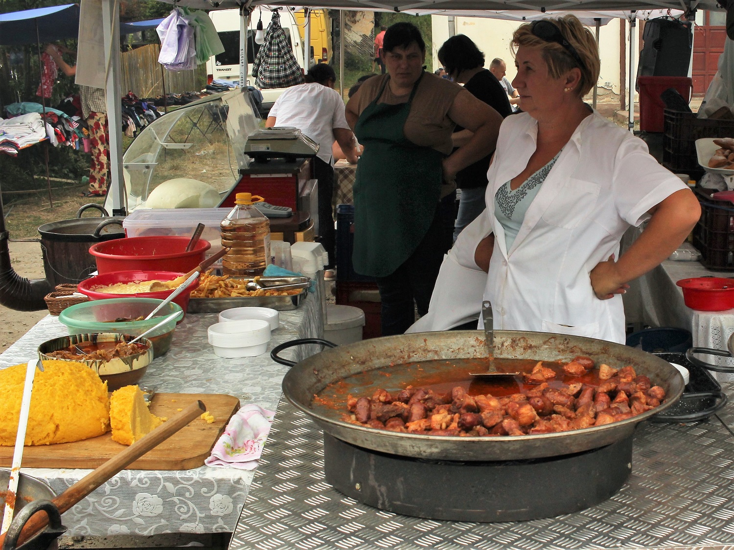 Il y a aussi beaucoup de stands de nourriture (Photo La bande à Cocasse)