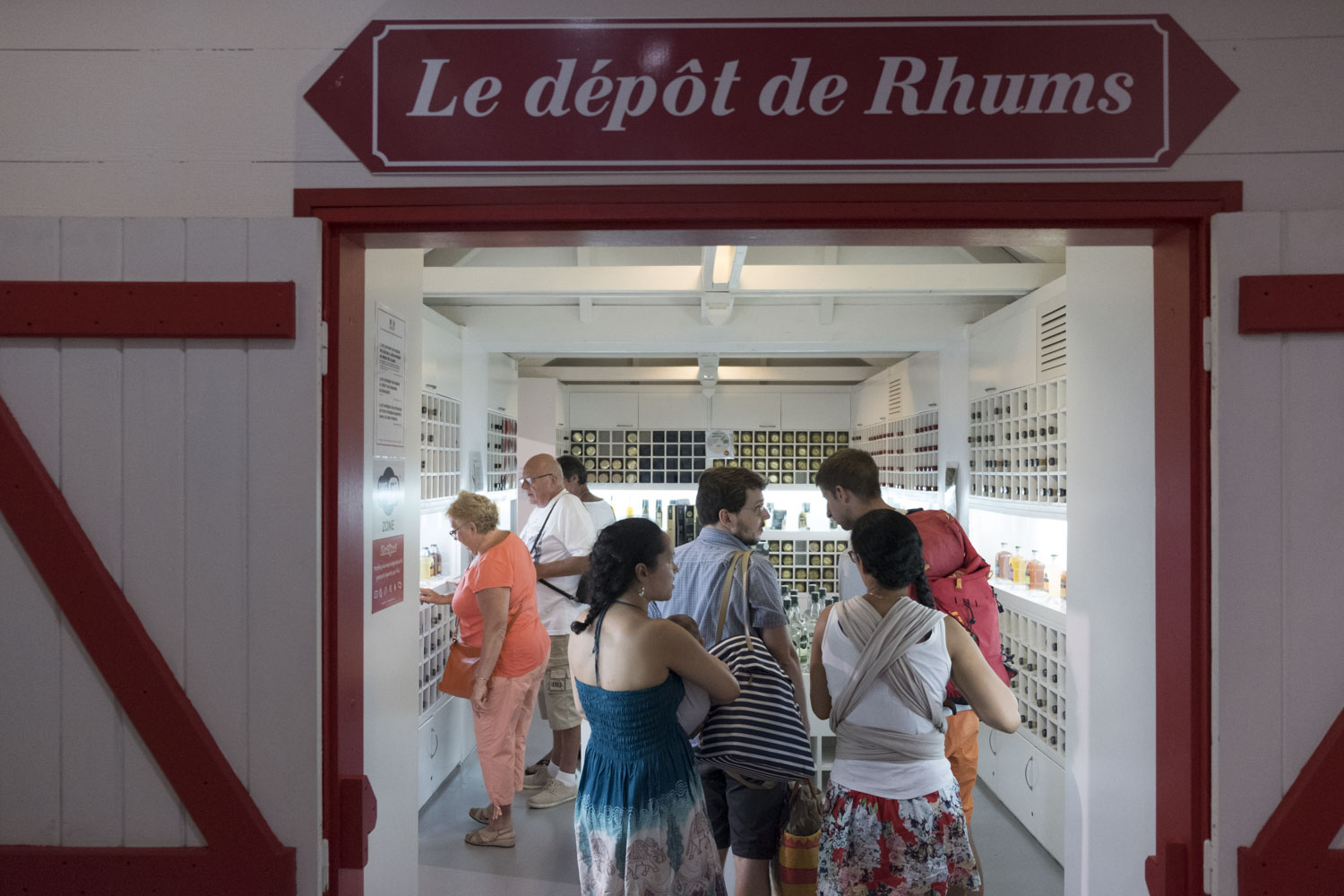 L’entrée de la boutique où les visiteurs ont dû mal à résister...