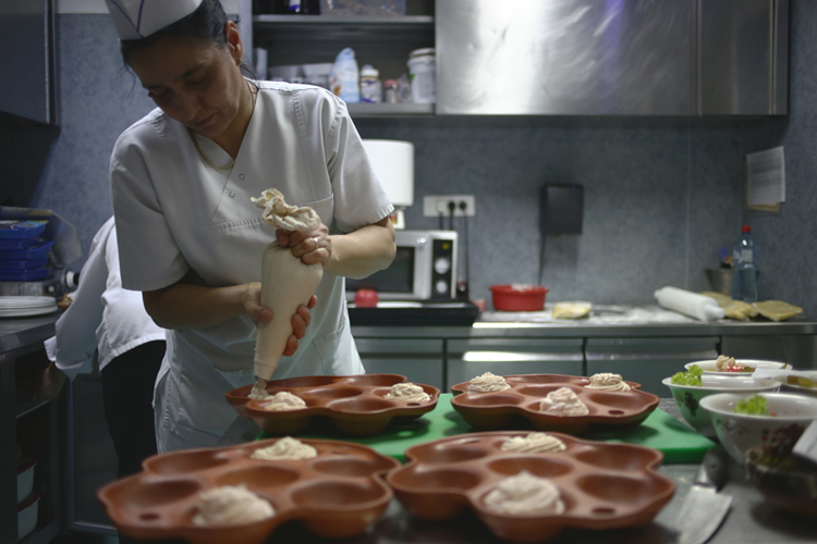 Préparation des entrées en cuisine