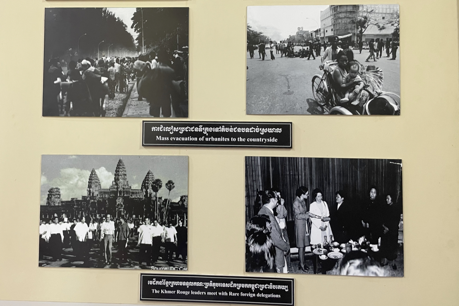 Au musée du site de Choeung Ek, quelques-unes des rares photographies prises pendant la période du régime des Khmers rouges © Globe Reporters