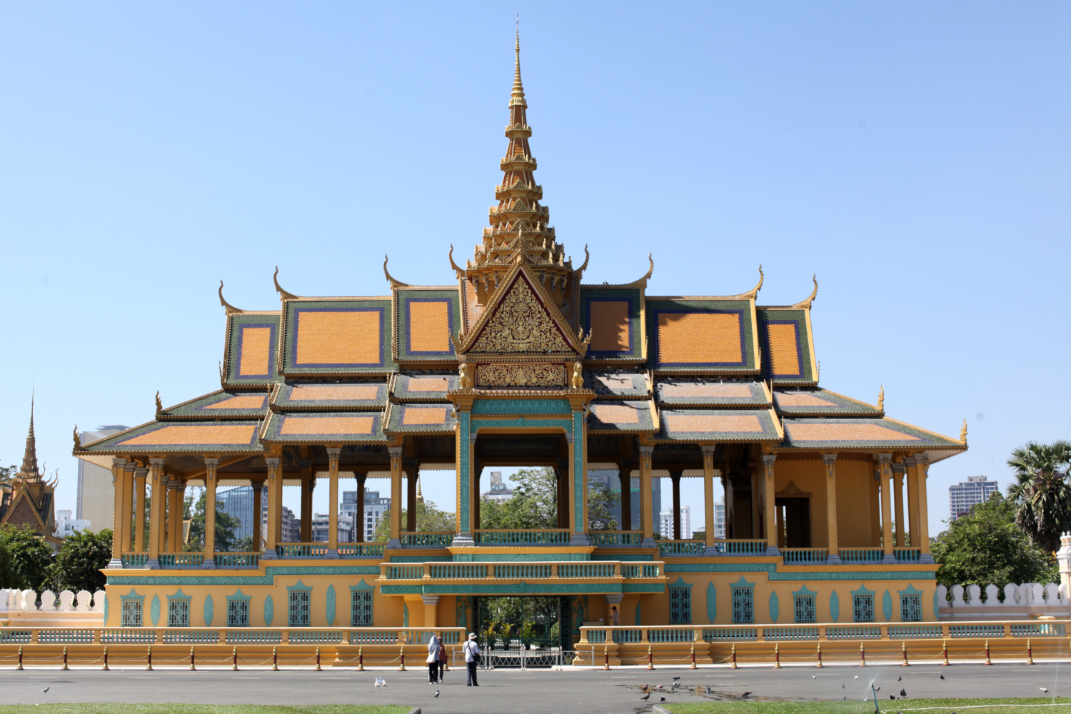 L’entrée du Palais Royal © Globe Reporters