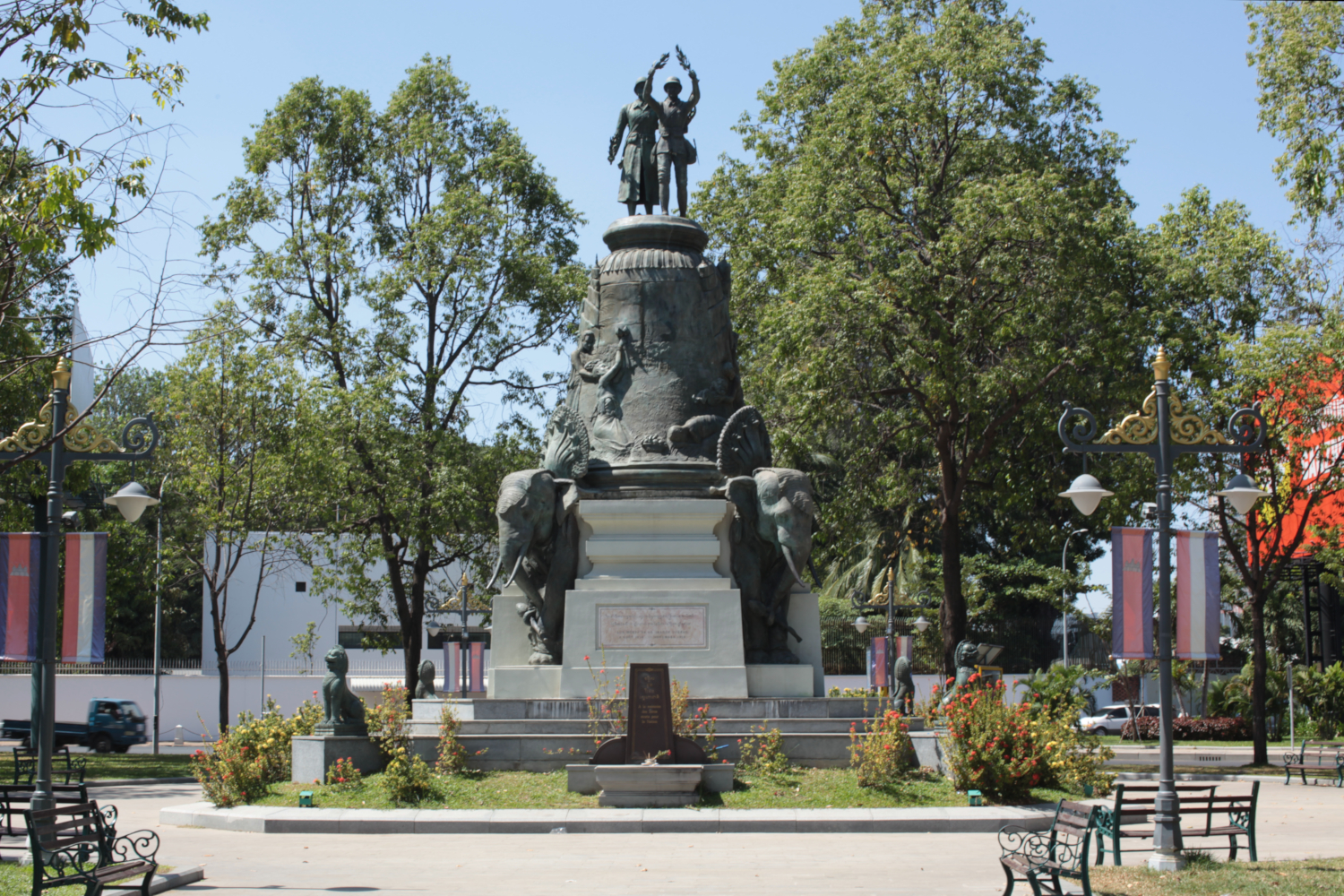 Le monument aux morts de Phnom Penh, vestige de la présence coloniale française au Cambodge et rappel du sang versé par les troupes coloniales indochinoises dans les différents conflits du 20e siècle © Globe Reporters