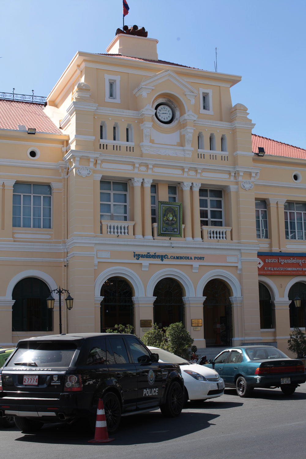 La poste de Phnom Penh construite du temps de la colonisation française © Globe Reporters