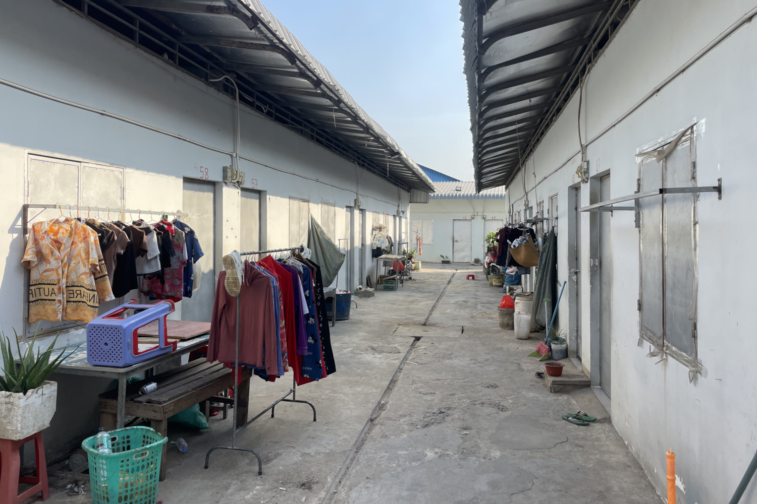 La ruelle dans laquelle vivent Yann et sa voisine Sokram © Globe Reporters