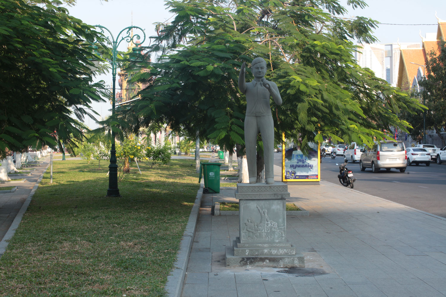 Statue commémorative dans le centre de Phnom Penh de Chea Vichea, syndicaliste et homme politique assassiné le 22 janvier 2004 © Globe Reporters