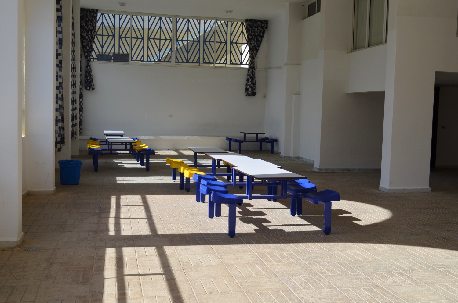 Coin de la cour intérieure du lycée © Racha KASSIR