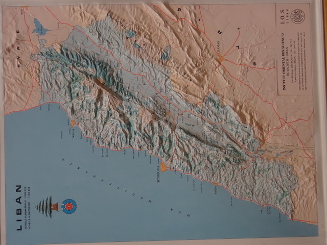 La carte en relief dans le bureau de Paul Fattal
