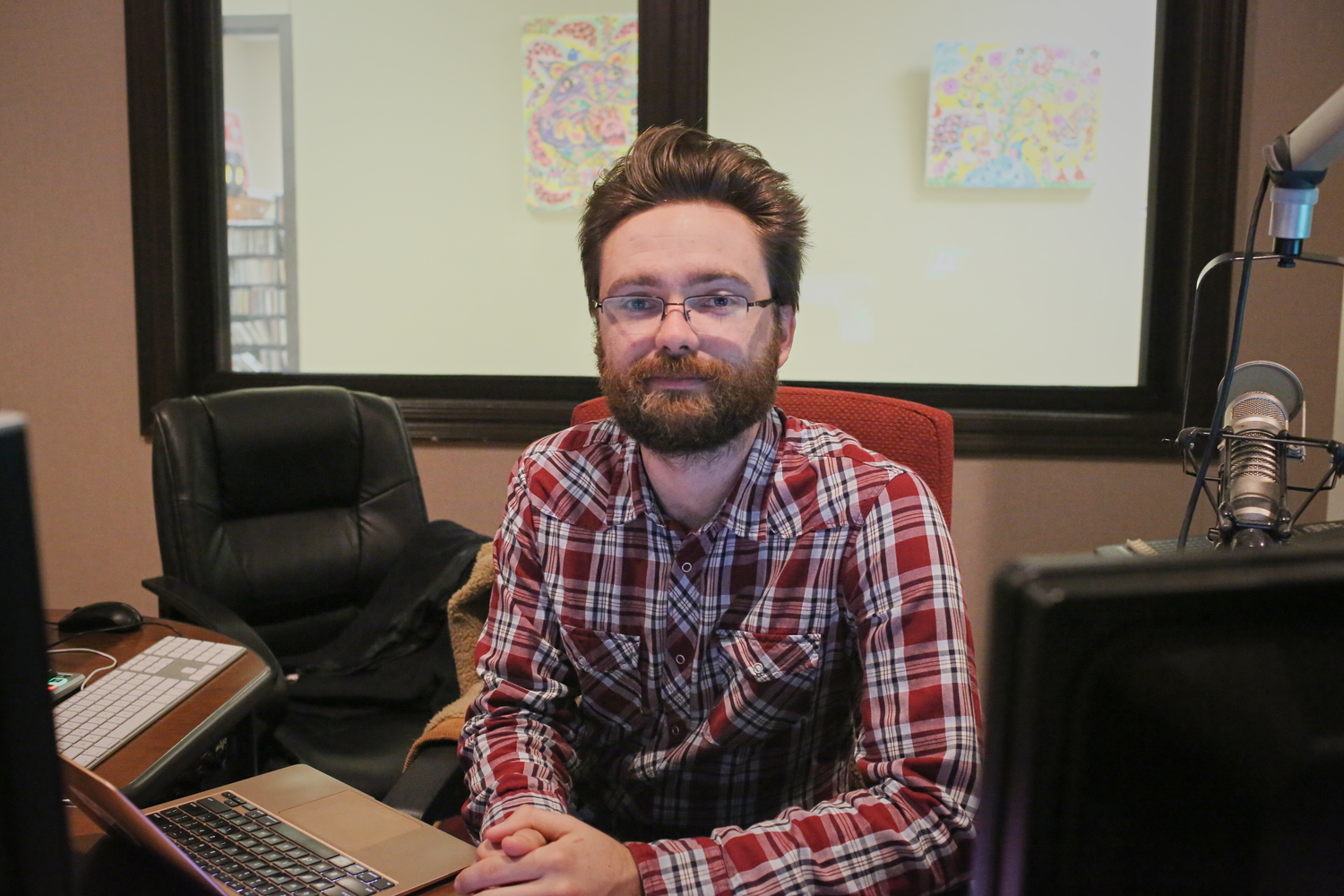 Portrait de Colby LEJEUNE, animateur de l’émission « Bonjour Louisiane ! » © Globe Reporters