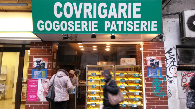 De nombreuses boulangeries et pâtisseries proposent des spécialités roumaines