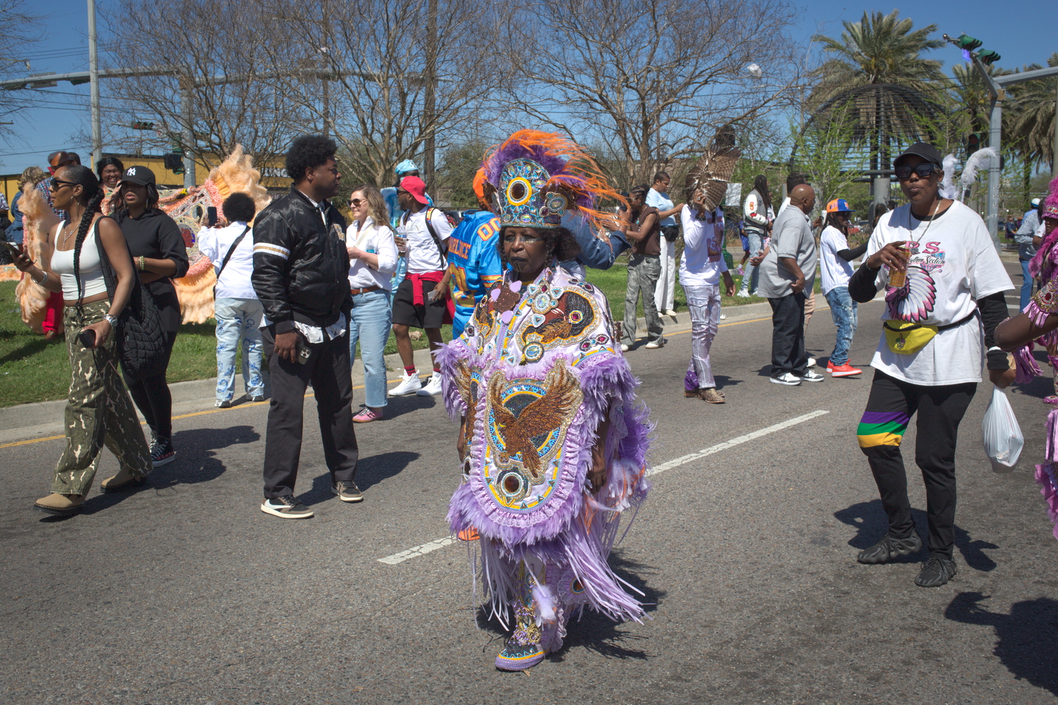 Queen d’une tribu de Black Masking Indians au Super Sunday 2025 © Globe Reporters