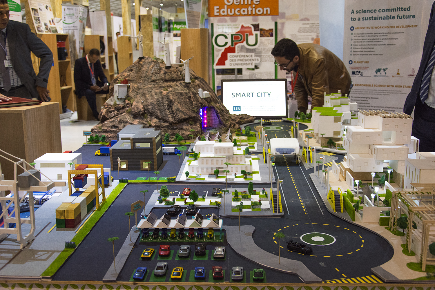 La maquette de la smart city pensée par les étudiants de l’université de Rabat : le « smart parking »