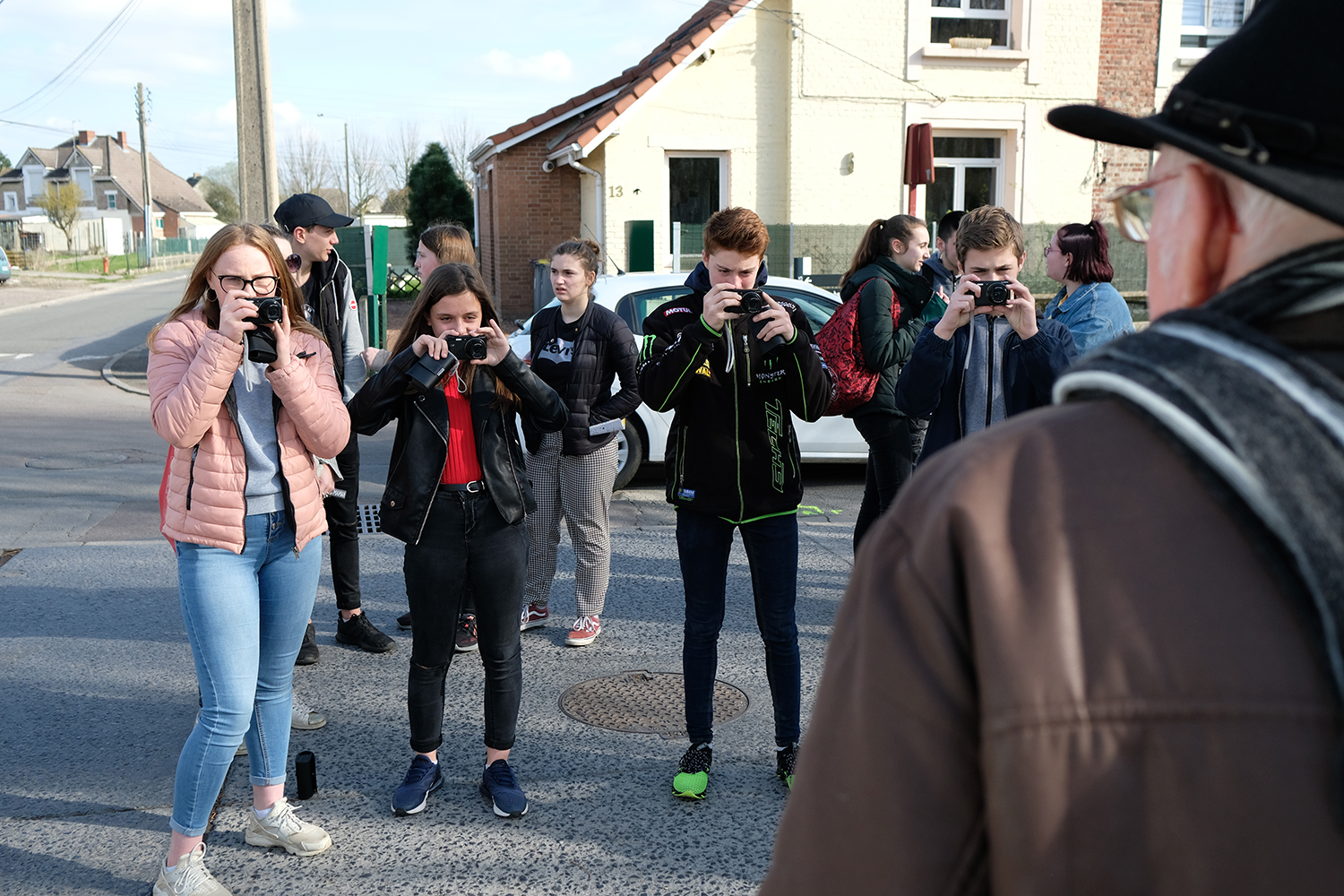 Mais évoquer ses souvenirs avec les jeunes semble le ravir : 