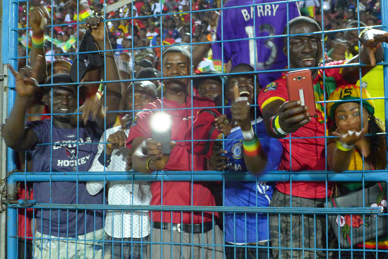 1-1. C’est la joie dans les tribunes.