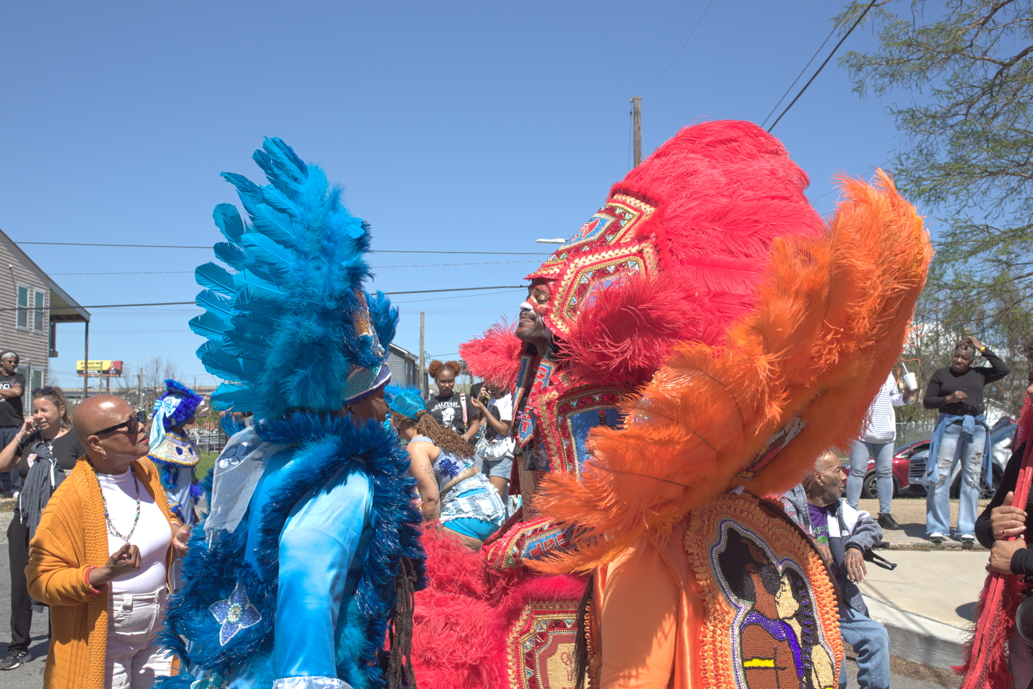 Black Masking Indians au Super Sunday 2025 © Globe Reporters