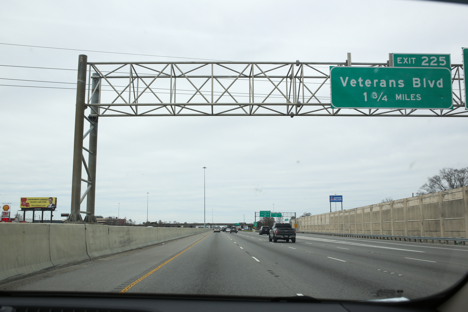 Sur l’autoroute entre La Nouvelle-Orléans et Bâton-Rouge, la capitale de la Louisiane © Globe Reporters