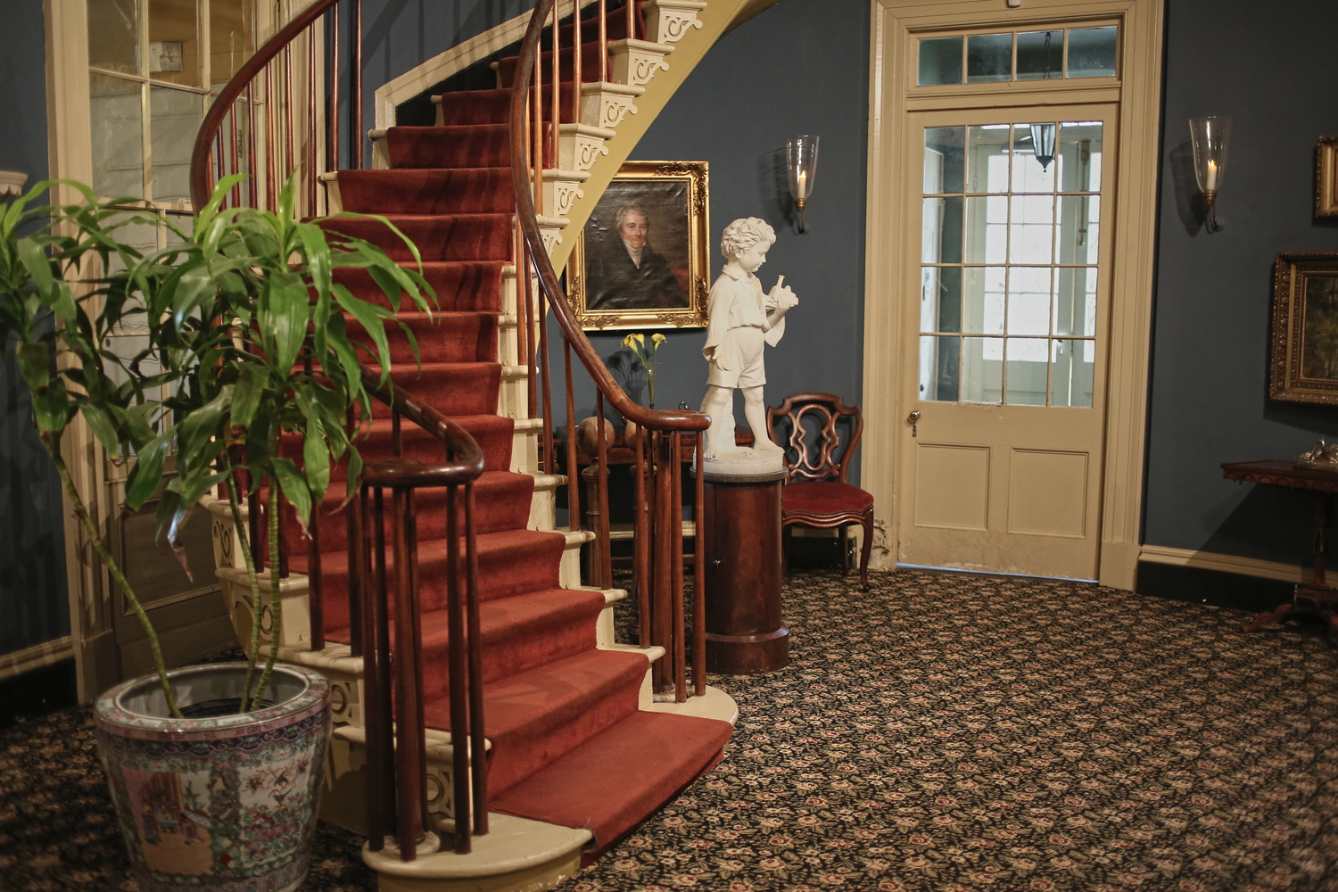 Escalier dans la bâtisse historique où habitaient les maîtres de la plantation © Globe Reporters