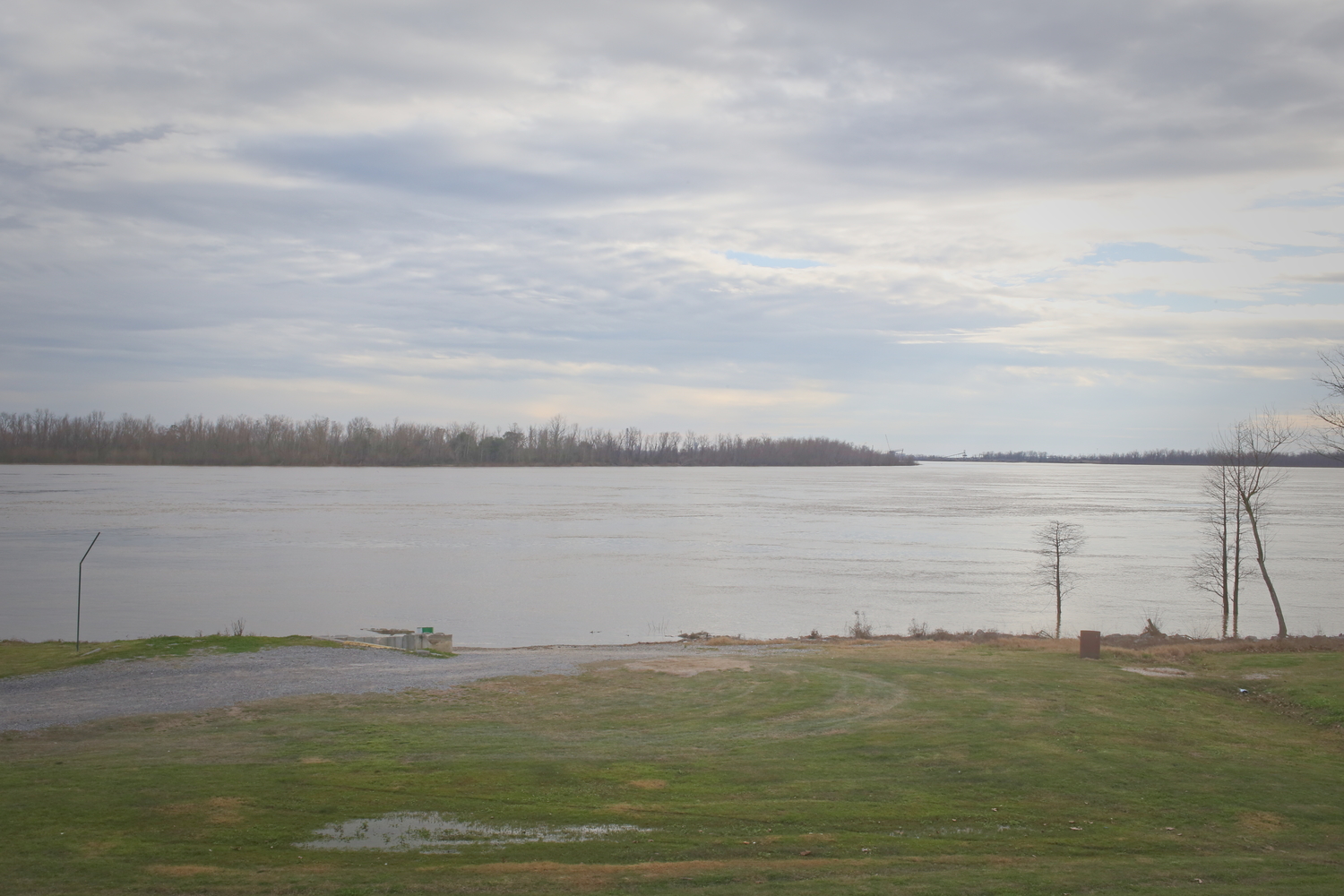 De l’autre côté de la route, vue sur le Mississippi © Globe Reporters