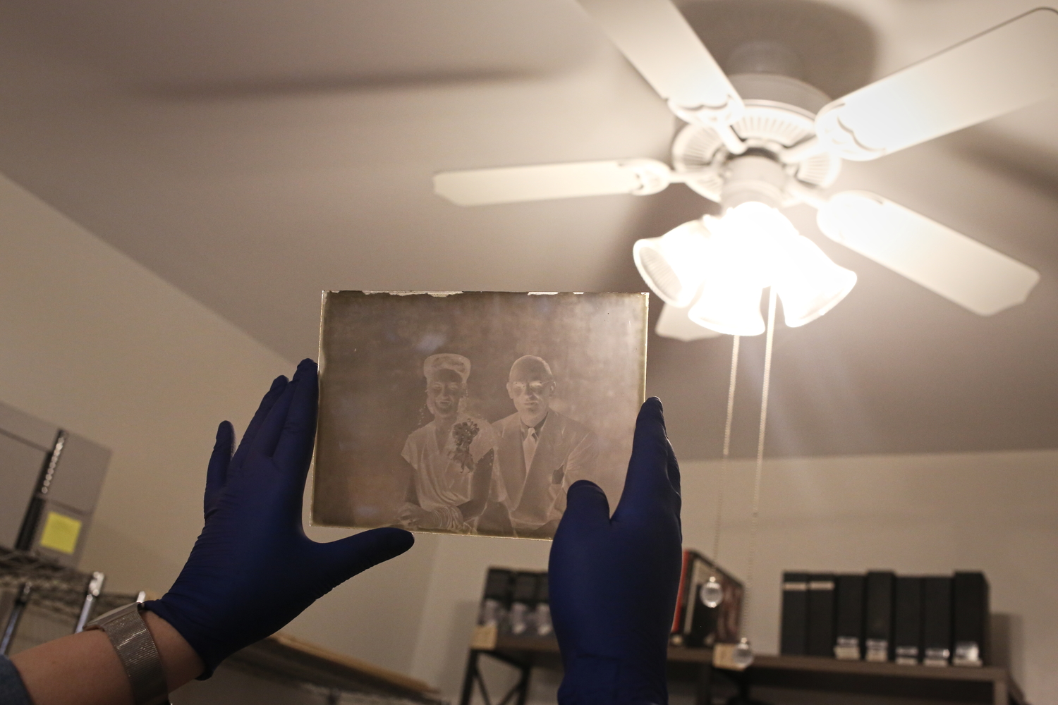 Négatif sur plaque de verre, datant des années 1920-1930 © Globe Reporters