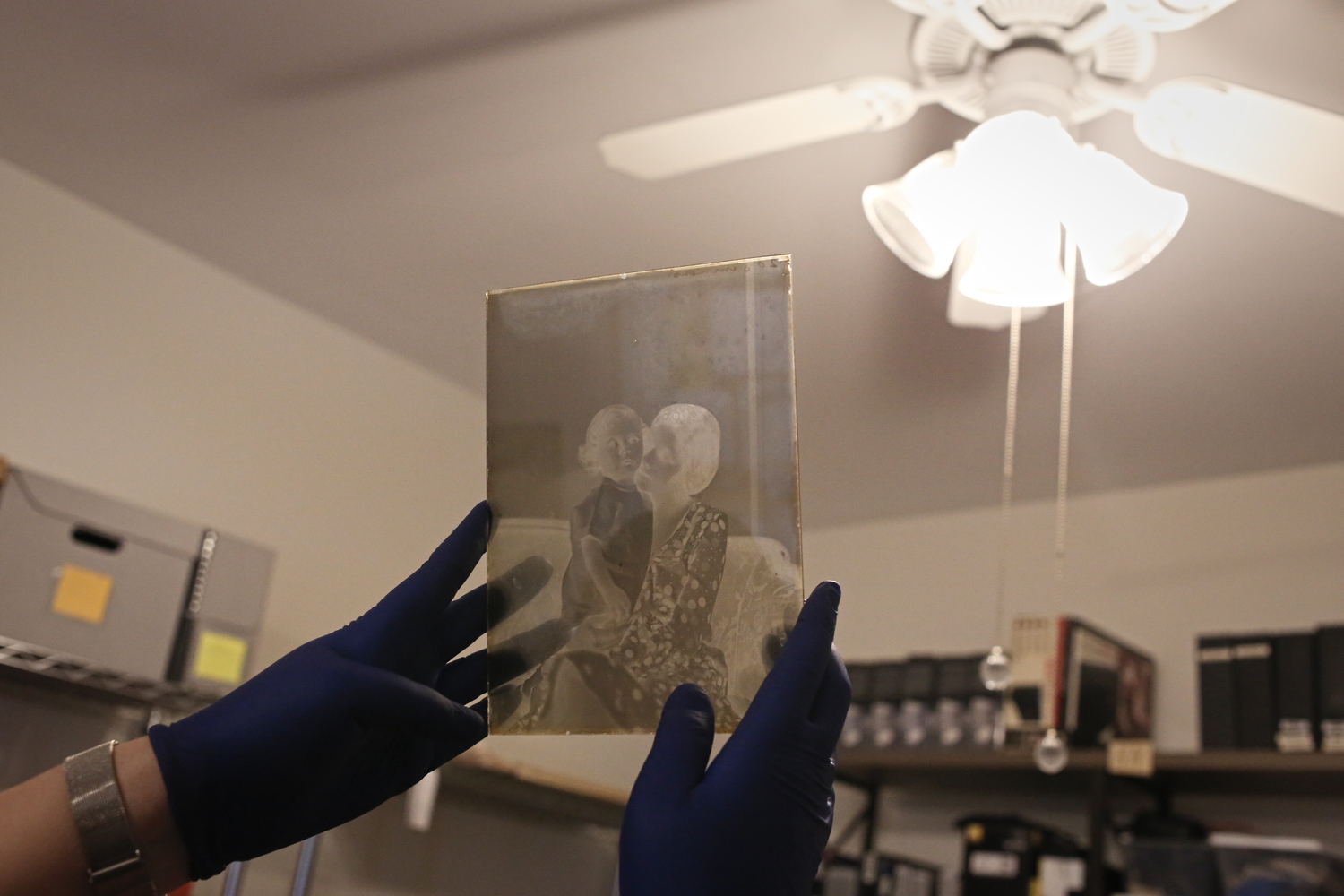 Négatif sur plaque de verre, datant des années 1920-1930 © Globe Reporters