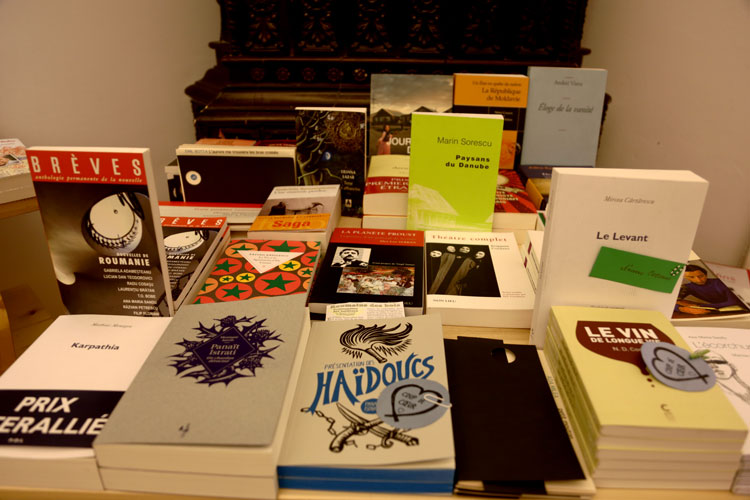 La librairie compte 6 000 livres