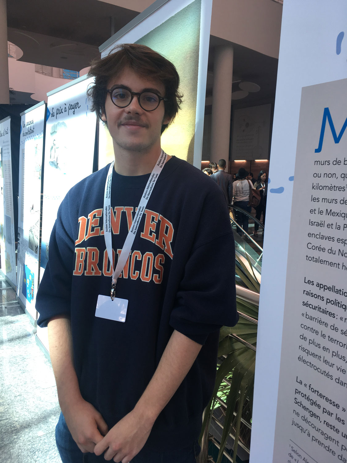 Léo de Garrigue, étudiant en journalisme, venu à Tunis pour couvrir les Assises.