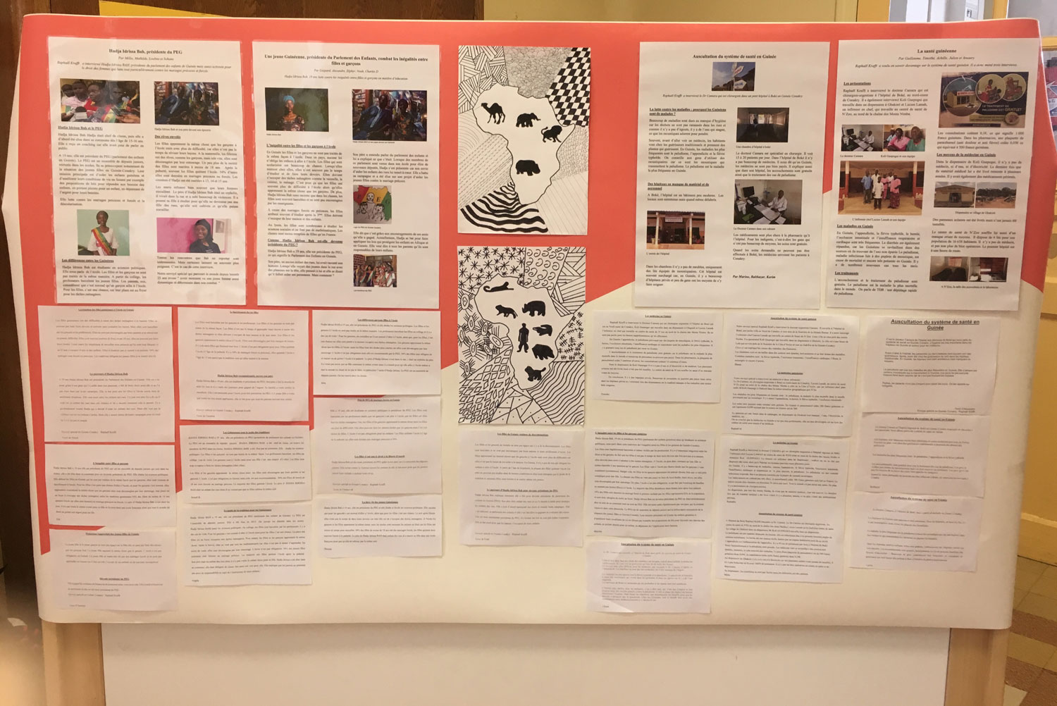 Exposition des articles dans l’école.