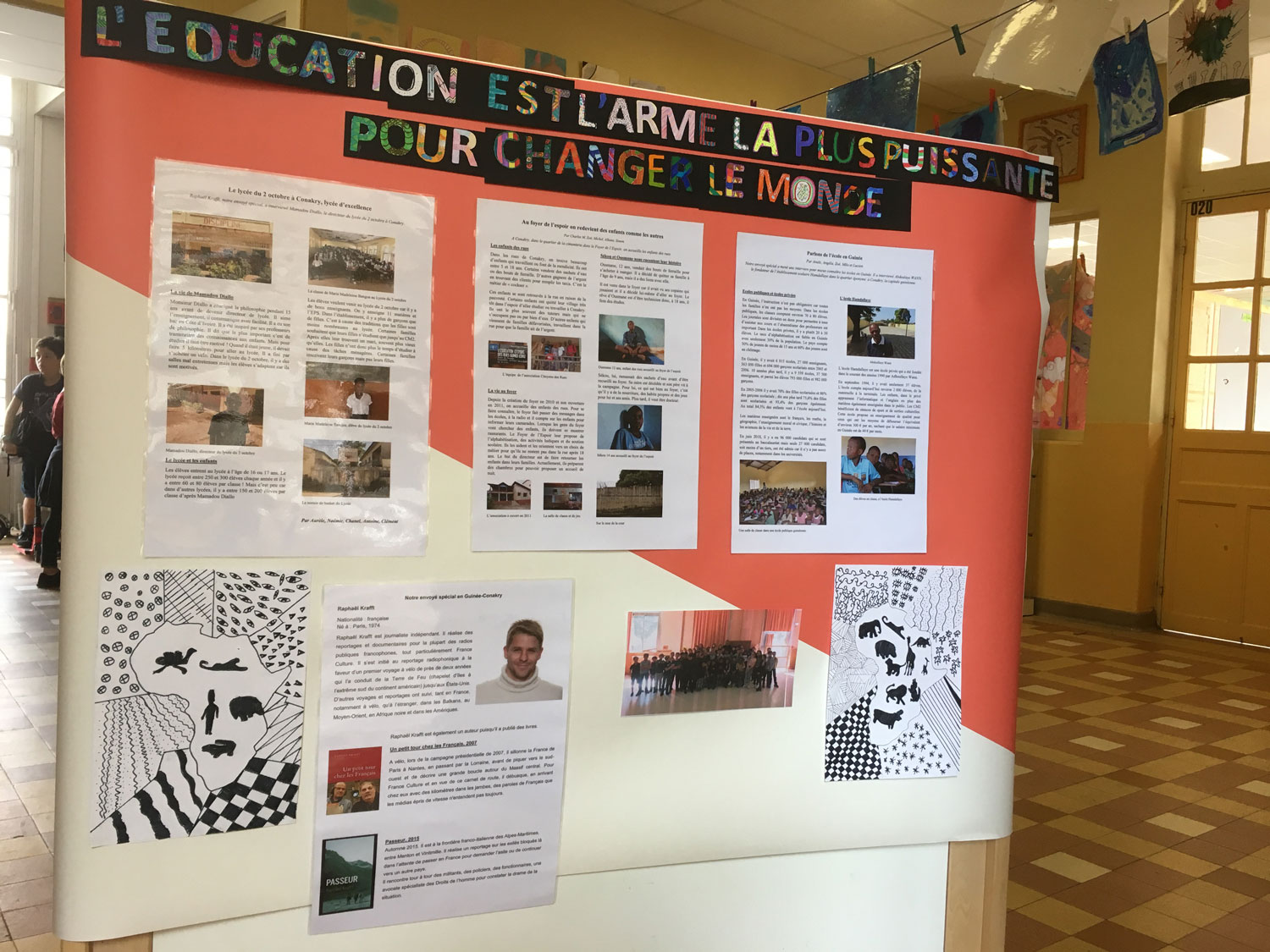 Exposition des articles dans l’école.