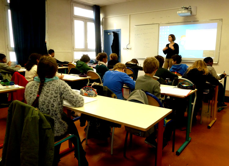 Rencontre entre l’envoyée spéciale Marianne Rigaux et les globe-reporters du collège Dorgelès.