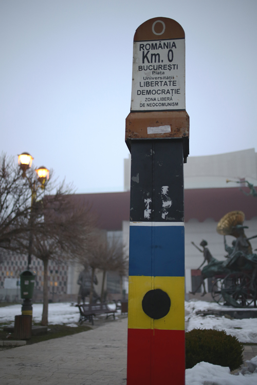 Le monument qui rappelle la révolution sur la place de l’université