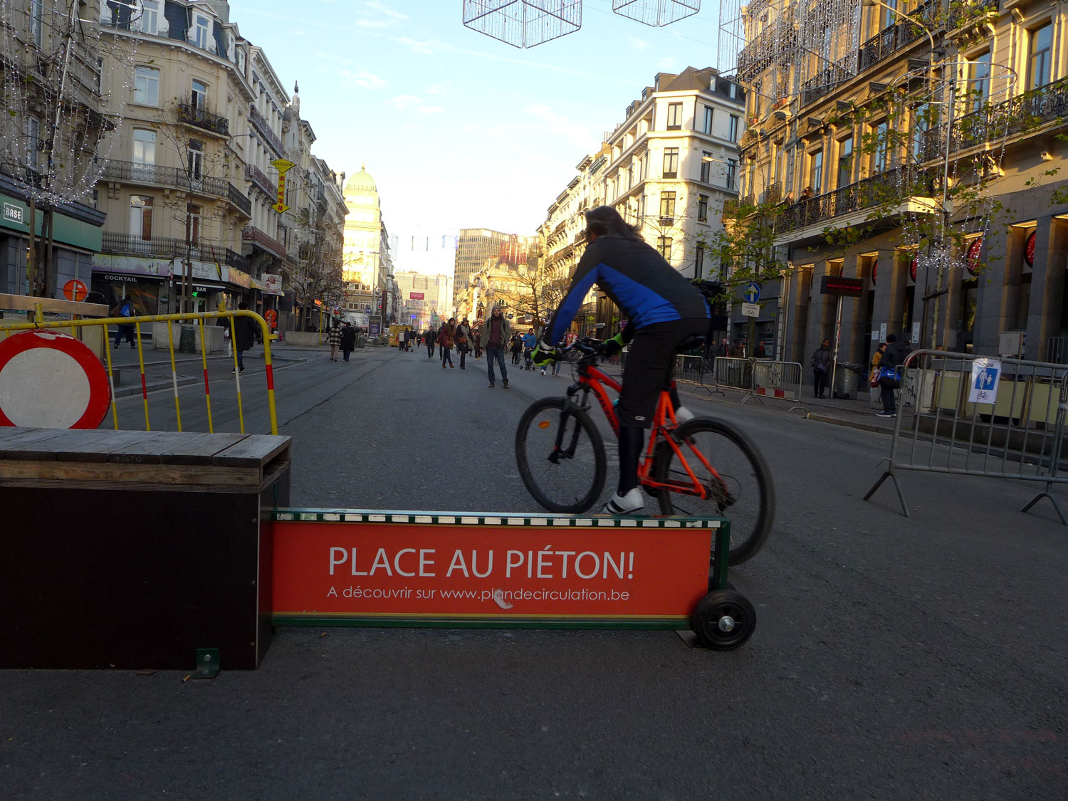 Le boulevard Anspach est très central à Bruxelles. Les voitures n’y sont plus les bienvenues.