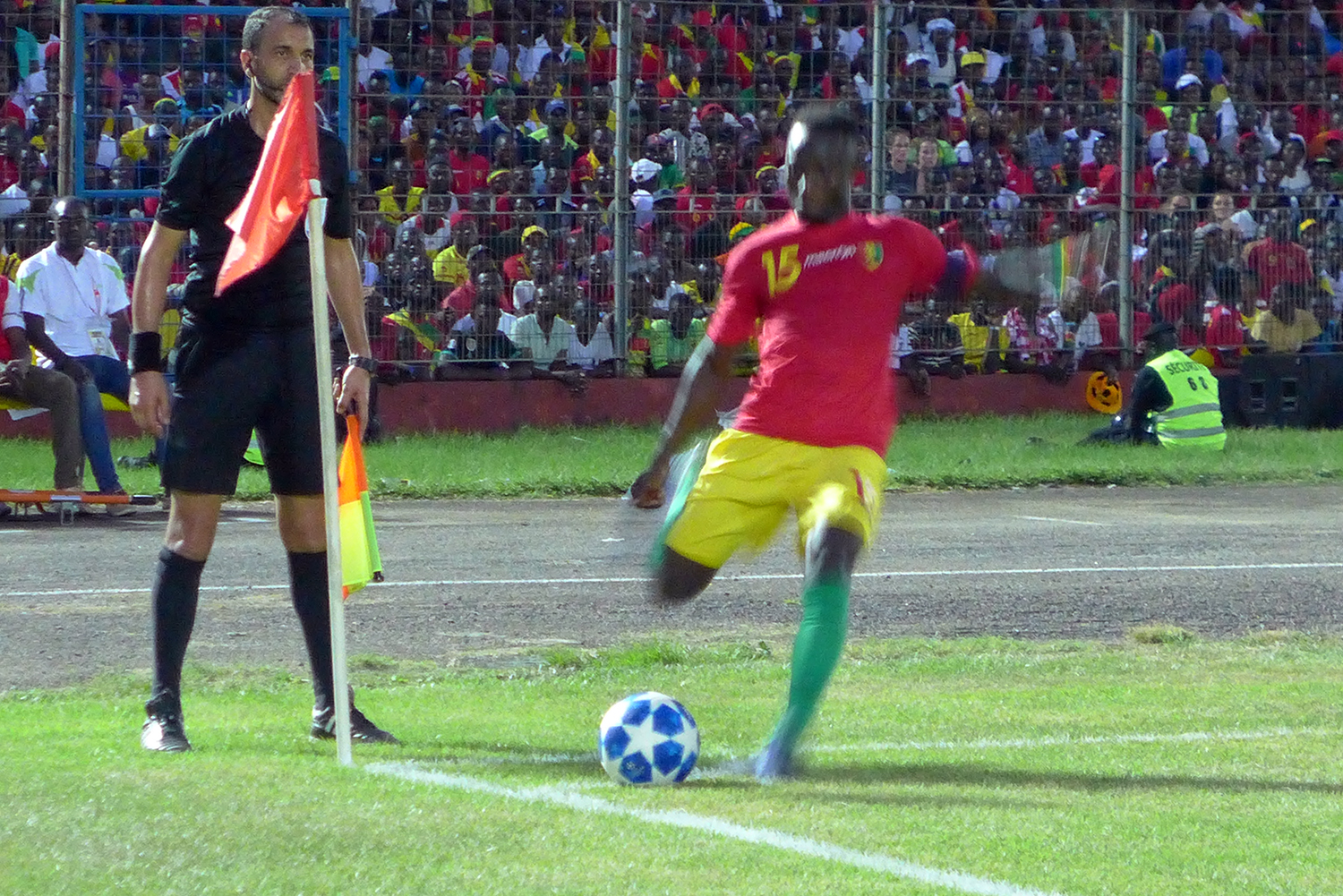 Naby KEÏTA tire un corner qui ne donnera rien.