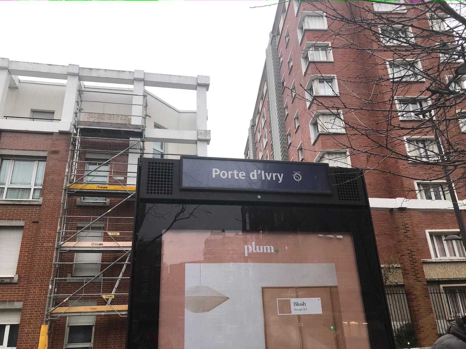 Porte d’Ivry, à quelques dizaines de mètres, le siège du SYCTOM © Globe Reporters