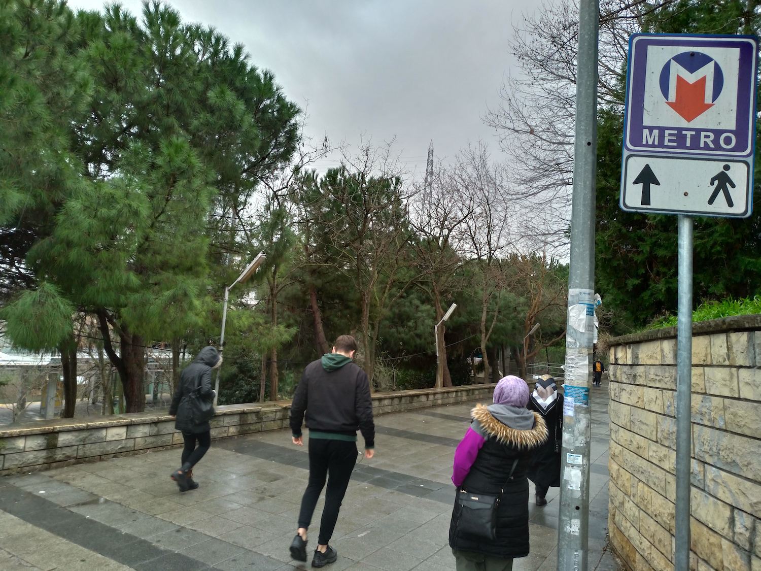 En reportage dans le quartier périphérique de Bayrampasa, l’envoyé special des globe-reporters commence par prendre le métro pour rejoindre la cheffe cuisinière Aylin YAZICIOGLU © Globe Reporters