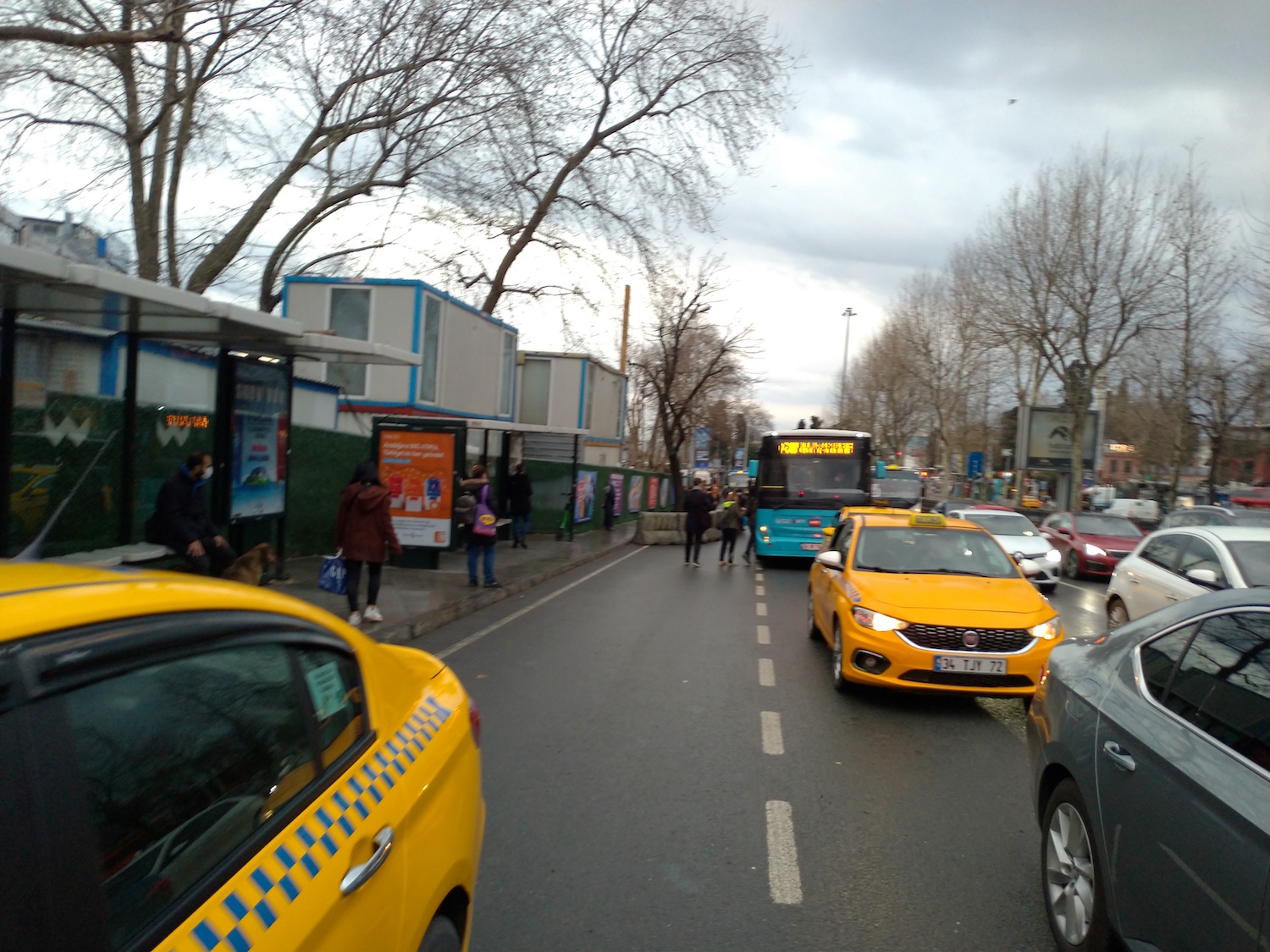 Le périple de notre envoyé spécial commence à Besiktas, un quartier du centre d’Istanbul connu pour son club de foot. Pour aller chez Muhammad, il doit d’abord prendre le bus © Globe Reporters