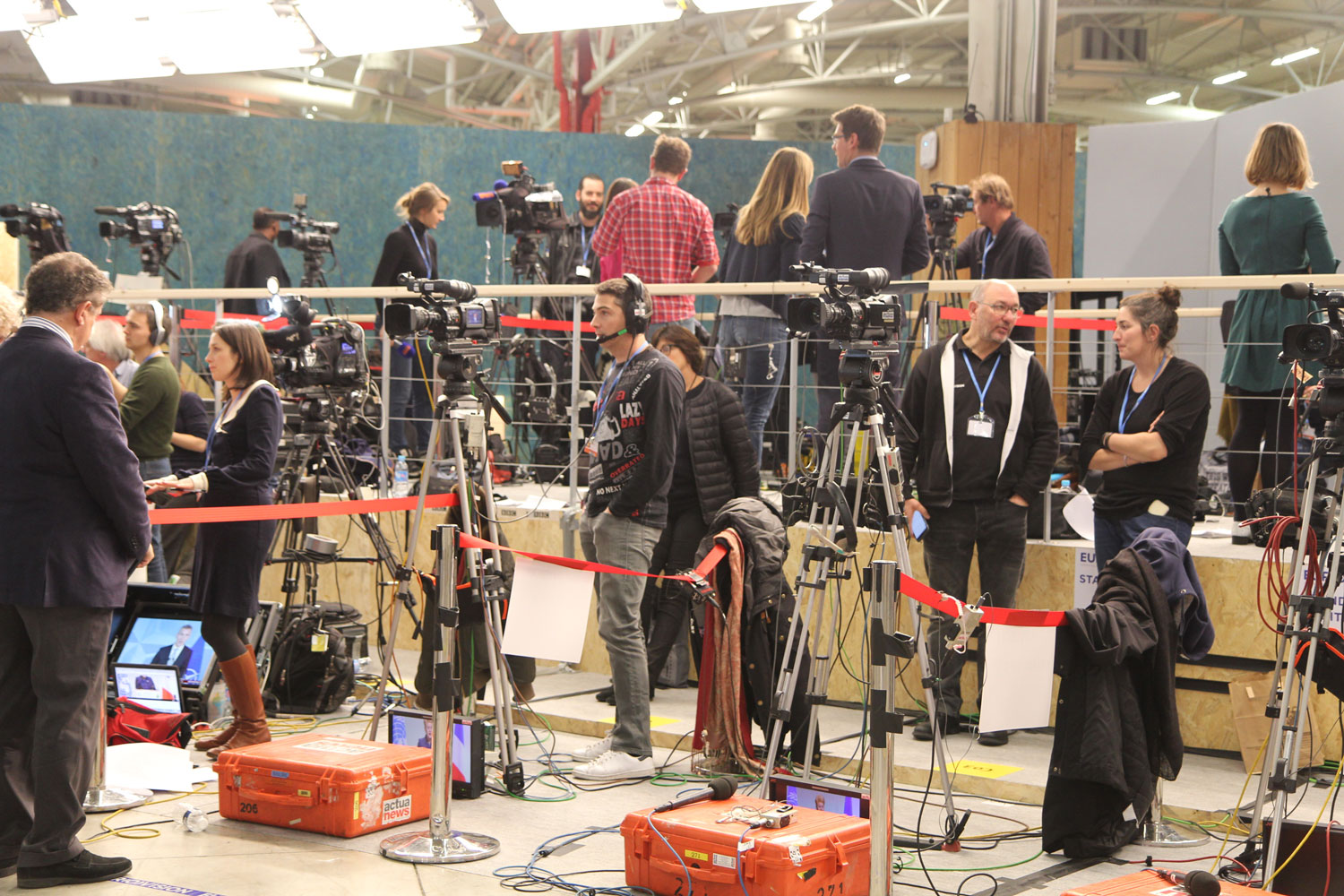 3000 journalistes sont accrédités, c’est-à-dire autorisés à assister à la conférence. Plusieurs grands espaces leur sont réservés. 