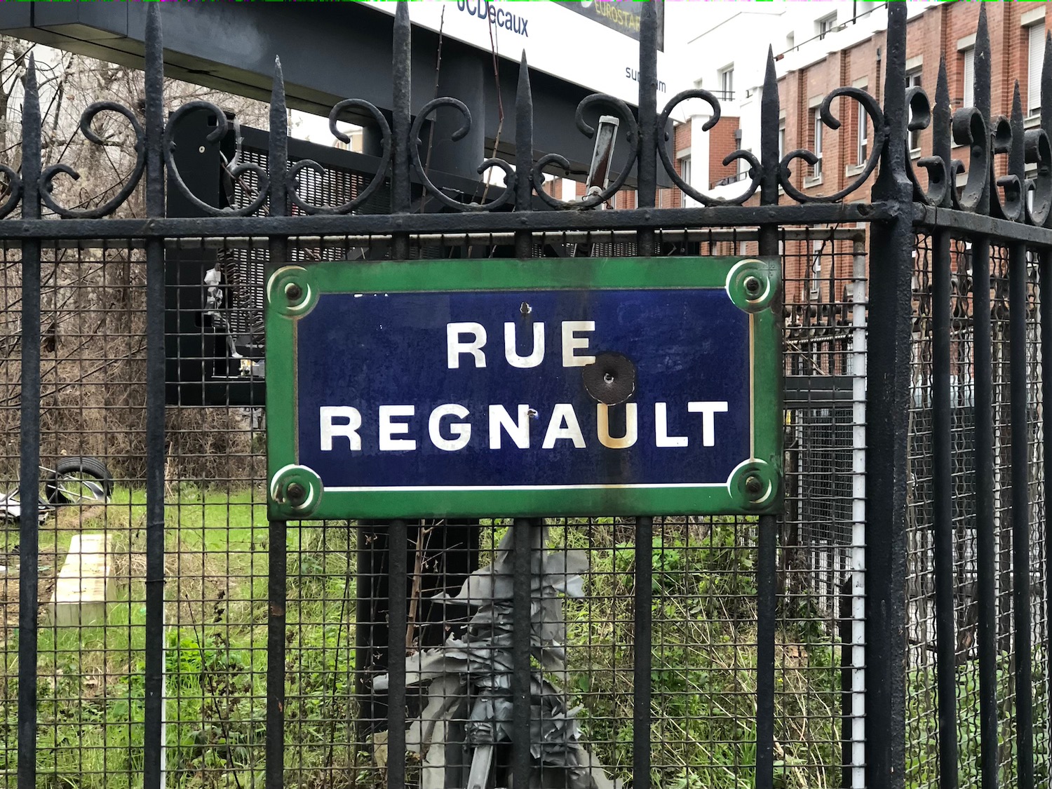 Le siège du SYCTOM est situé sur le trottoir d’en face © Globe Reporters