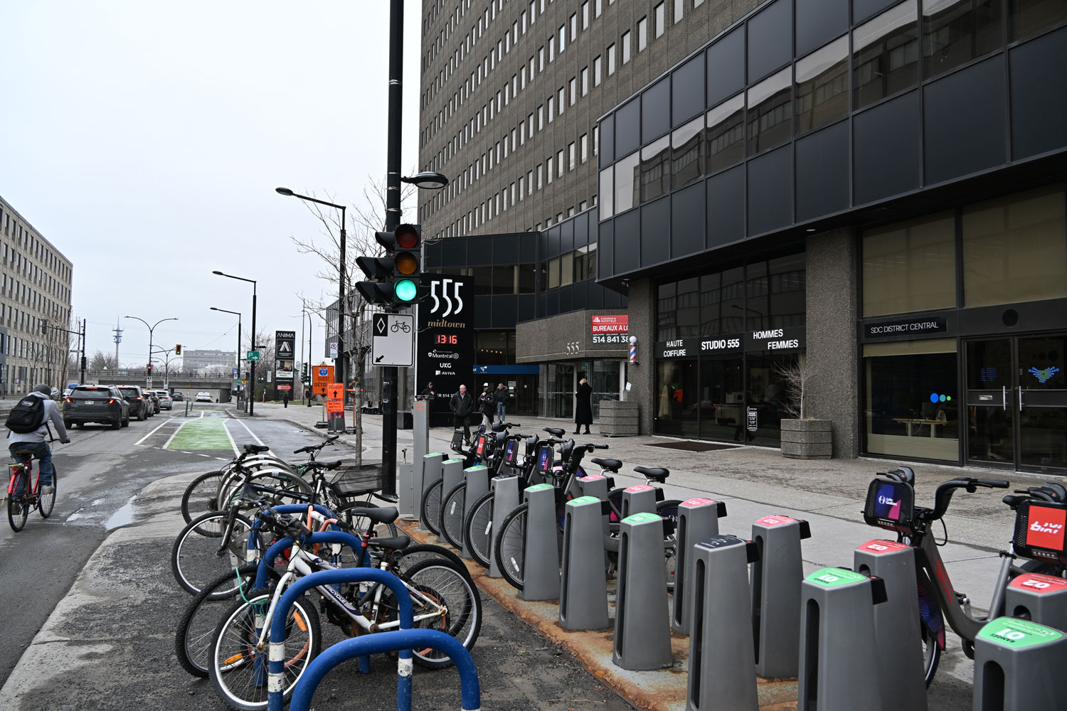 Les bureaux des conseillers d’arrondissement d’Ahuntsic-Cartierville sont situés au 6ème étage d’un immeuble de bureaux © Globe Reporters