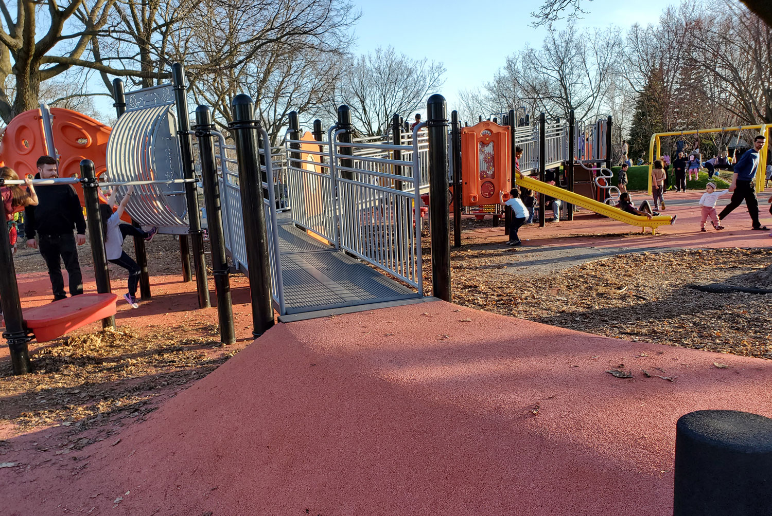 Des modules, une pataugeoire et des jeux d’eau font le bonheur des plus jeunes © Globe Reporters